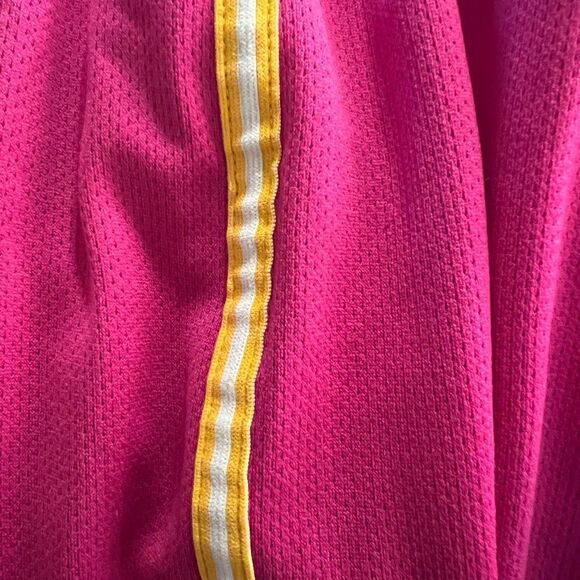 Under Armour size XL fuchsia color elastic band shorts - Picture 6 of 8